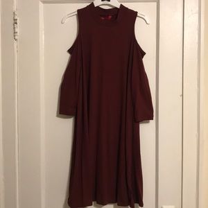 HOT KISS - Shoulder-less Maroon Dress!